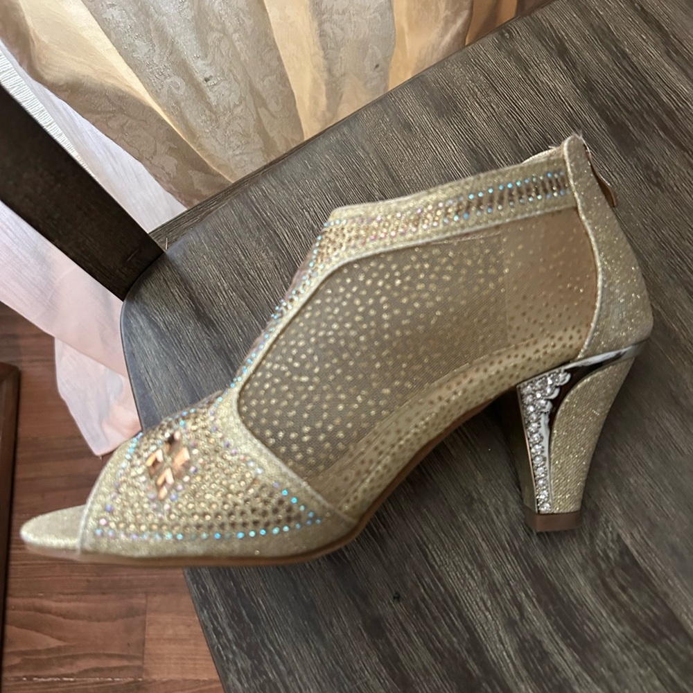 Elegant Gold Mesh Women's Heels